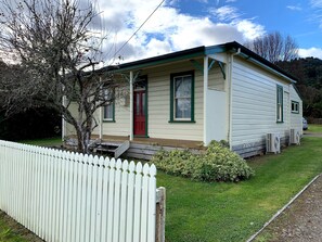 Exterior - The Railway Sleeper - your home away from home (Ohakune)