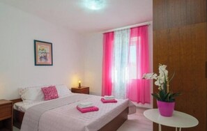 2 quartos, ferros/tábuas de passar roupa, Wi-Fi, roupa de cama
