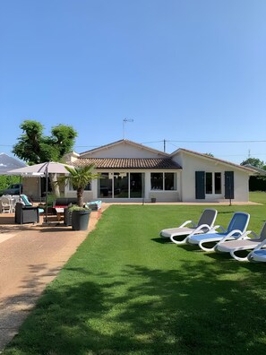 Terrace/patio - Magnificent Villa with swimming pool (Gardonne)