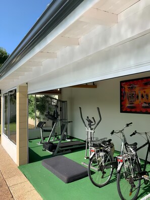 Property grounds - Magnificent Villa with swimming pool (Gardonne)