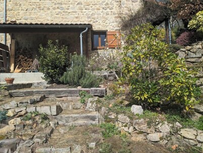 La Grange, self-catering cottage in the heart of greenery (9/11 pers)