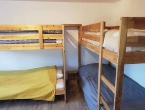 3 bedrooms, travel cot, free WiFi