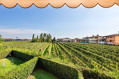 Modern apartment with pool in Sirmione, just a few minutes' walk from the lake!