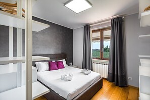 1 bedroom, iron/ironing board, travel crib, free WiFi - Modern apartment with pool in Sirmione, just a few minutes' walk from the lake! (Lugana di Sirmione)