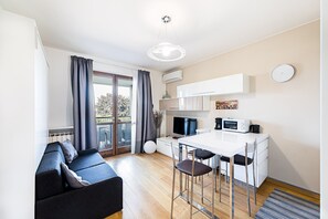 Smart TV - Modern apartment with pool in Sirmione, just a few minutes' walk from the lake! (Lugana di Sirmione)