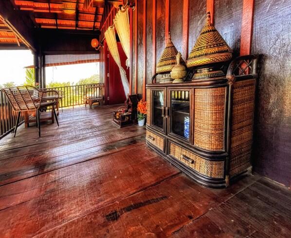 Minibar, escritorio, espacio para trabajar con laptop y wifi gratis 