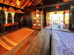 Minibar, escritorio, espacio para trabajar con laptop y wifi gratis 