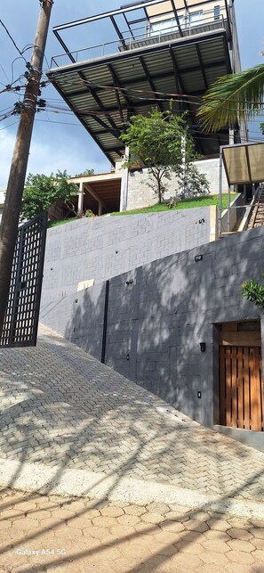 Bagian depan properti