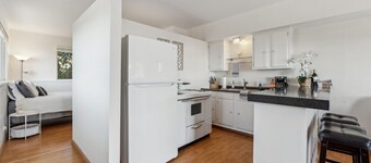 Driftwood Club - Whitney`s Oceanview Studio! (Full Kitchen)