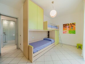 3 bedrooms, travel crib, free WiFi, bed sheets