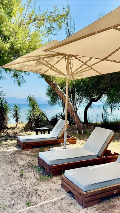 SunBreeze-Beachfront Luxury Villa 5 Bed/4 bath- Sleeps 10