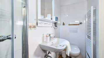 Ducha, secador de pelo y toallas