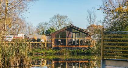 2 bedroom accommodation in Westbury