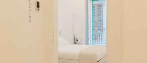 1 bedroom, in-room safe, desk, iron/ironing board