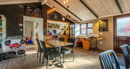 2 Schlafzimmer Unterkunft in Westbury
