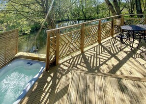 Unclassified image, 5 of 11, button - 1 bedroom accommodation in Westbury (Westbury)