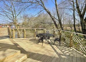 Outdoor dining - 1 bedroom accommodation in Westbury (Westbury)