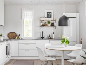 冰箱、微波炉、洗碗机、厨具/餐具