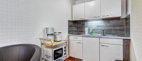 Fridge, microwave, stovetop, coffee/tea maker