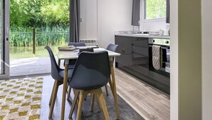 Unclassified image, 5 of 10, button - 1 bedroom accommodation in Westbury (Westbury)