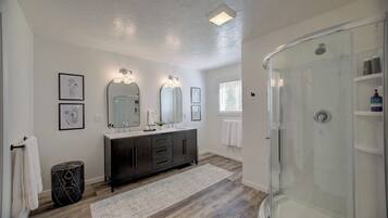 Shower, hair dryer, towels