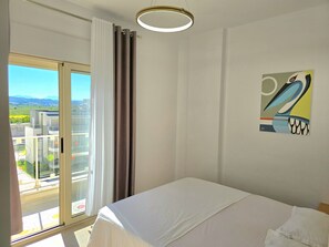 2 室のベッドルーム、アイロン / アイロン台、WiFi (無料)、ベッドシーツ
