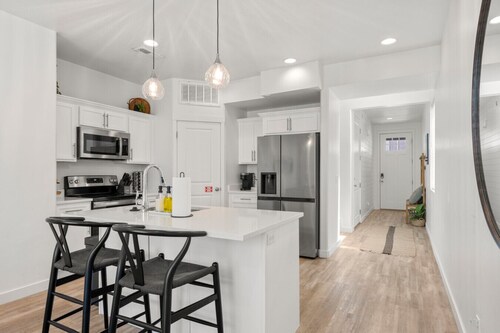 Incredible Family Retreat | Walk to town & Marina & Dining