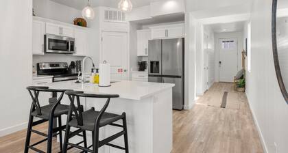 Incredible Family Retreat | Walk to town & Marina & Dining