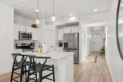 Incredible Family Retreat | Walk to town & Marina & Dining