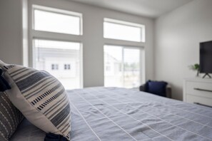 3 bedrooms, desk, travel crib, free WiFi