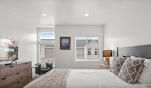 3 bedrooms, desk, travel cot, free WiFi