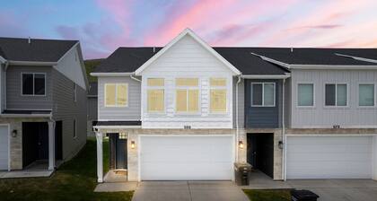 Winter Escape | Walk to Marina & Dining