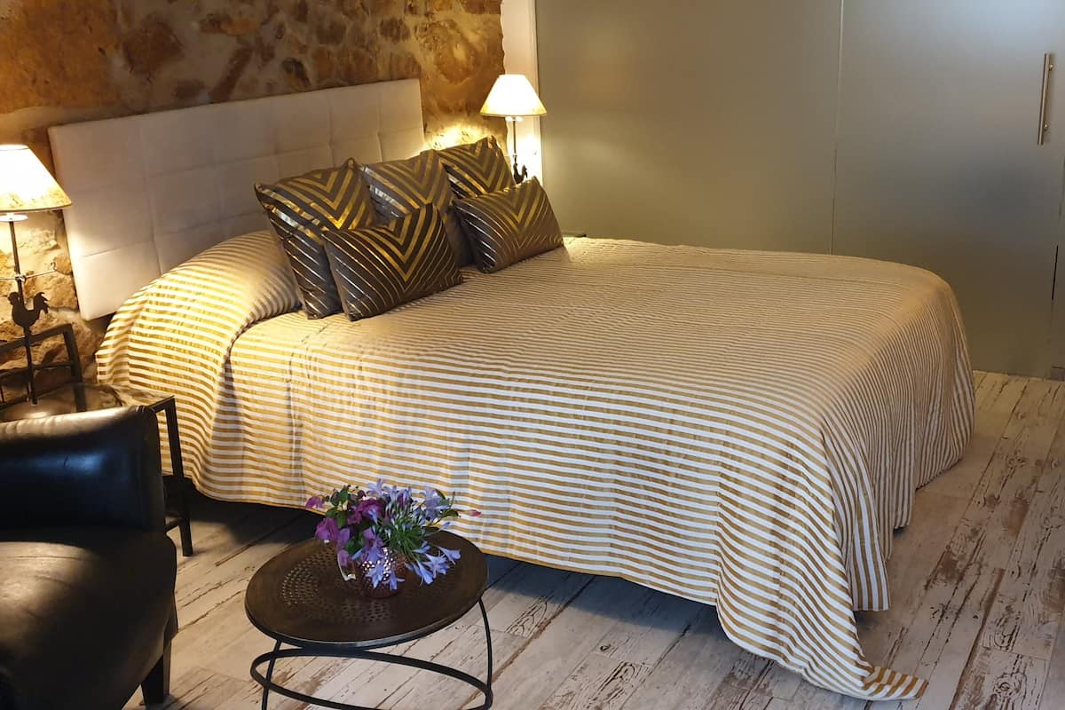 2 bedrooms, minibar, individually decorated, individually furnished