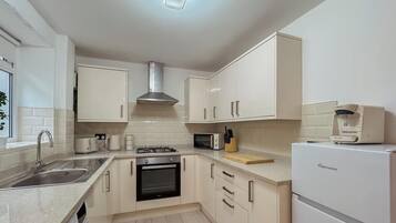 Coffee/tea maker, fridge, microwave, oven