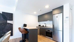 Réfrigérateur, micro-ondes, four, lave-vaisselle