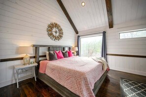 1 bedroom, iron/ironing board, WiFi, bed sheets - Magnolia Peak By The Cohost Company (Broken Bow)