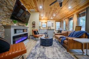 Fernseher, Kamin, Arbeitsbereiche