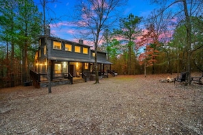 Exterior - Merlot Mountain • Pool, Hottub, Firepit, Fireplace (Broken Bow)