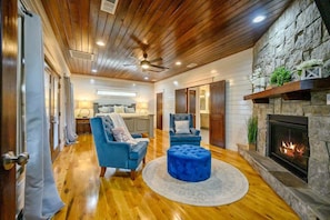 Interior - Merlot Mountain • Pool, Hottub, Firepit, Fireplace (Broken Bow)