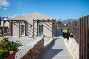 Terrace/patio - Villa Pervana- Private pool - Close to the Beach (Armenoi)