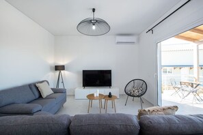 Smart TV - Villa Pervana- Private pool - Close to the Beach (Armenoi)