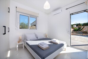 2 bedrooms, iron/ironing board, travel cot, free WiFi - Villa Pervana- Private pool - Close to the Beach (Armenoi)