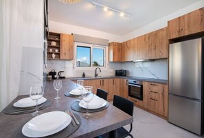 Fridge, oven, stovetop, dishwasher - Villa Pervana- Private pool - Close to the Beach (Armenoi)