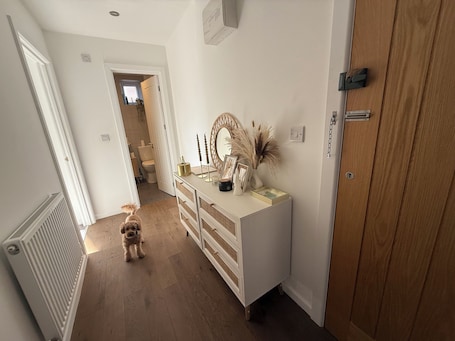 Interior. 5 Star Room Near London City Airport