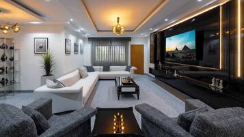 Family Apartment, Balcony, City View | Living area