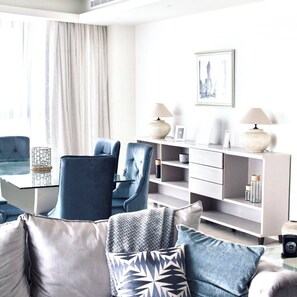 Familjelägenhet - balkong - utsikt mot staden | Vardagsrum