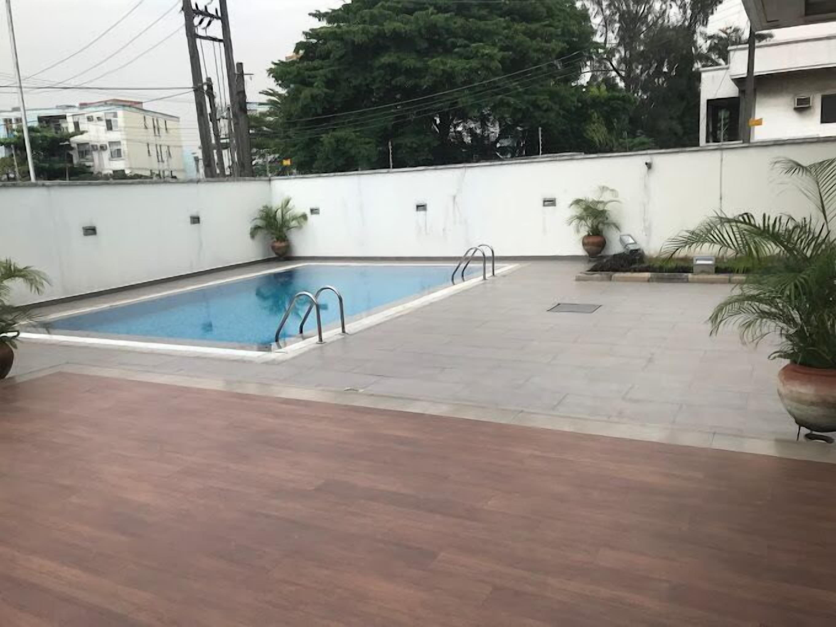 室外游泳池