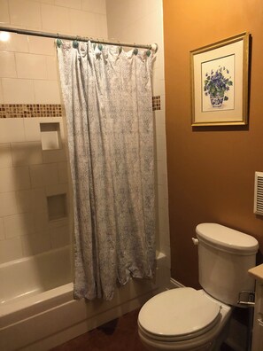 Hårføner, håndklær, såpe og sjampo