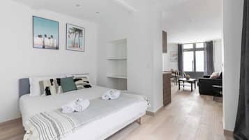 1 habitación y espacio para trabajar con laptop