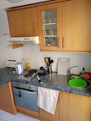 Fridge, microwave, oven, electric kettle - Duplex Apartment, with private garden, in quiet complex (Calete de Fuste)